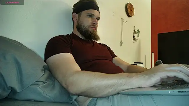 Snapshot of dikdowndaddy chatting on 12-16-25, 01:05 dikdowndaddy online show from 12-16-25, 01:05