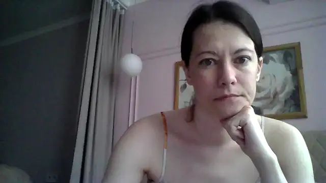 Snapshot of SunElizabeth chatting on 03-18-25, 03:42 SunElizabeth online show from 03-18-25, 03:42