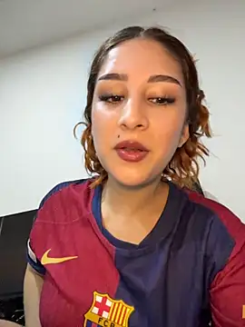 Snapshot of Mon_Cherry chatting on 02-04-26, 01:33 Mon Cherry online show from 02-04-26, 01:33