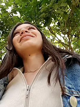 Snapshot of Violeta_12- chatting on 01-15-25, 05:58 Violeta 12- online show from 01-15-25, 05:58