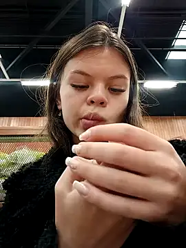 Snapshot of Violeta_12- chatting on 02-12-25, 09:11 Violeta 12- online show from 02-12-25, 09:11