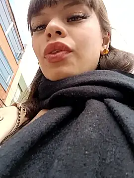 Snapshot of Violeta_12- chatting on 09-14-25, 05:01 Violeta 12- online show from 09-14-25, 05:01