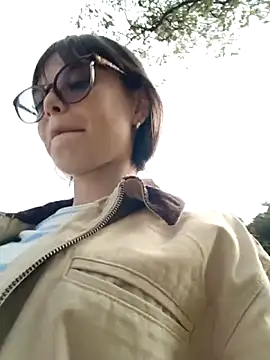 Snapshot of Violeta_12- chatting on 09-30-25, 09:09 Violeta 12- online show from 09-30-25, 09:09