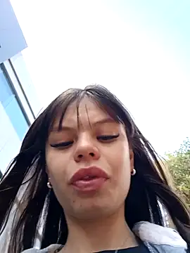 Snapshot of Violeta_12- chatting on 10-15-25, 07:14 Violeta 12- online show from 10-15-25, 07:14