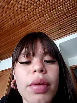 Snapshot of Violeta_12- chatting on 10-19-25, 07:47 Violeta 12- online show from 10-19-25, 07:47