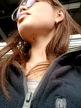 Snapshot of Violeta_12- chatting on 10-23-25, 05:55 Violeta 12- online show from 10-23-25, 05:55