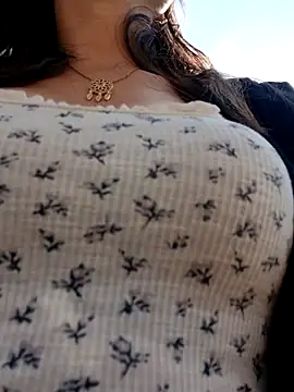 Snapshot of Violeta_12- chatting on 10-25-25, 07:41 Violeta 12- online show from 10-25-25, 07:41