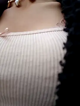 Snapshot of Violeta_12- chatting on 11-05-25, 05:24 Violeta 12- online show from 11-05-25, 05:24