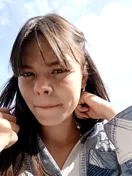 Snapshot of Violeta_12- chatting on 11-10-25, 01:43 Violeta 12- online show from 11-10-25, 01:43