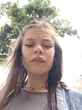 Snapshot of Violeta_12- chatting on 12-20-25, 04:36 Violeta 12- online show from 12-20-25, 04:36