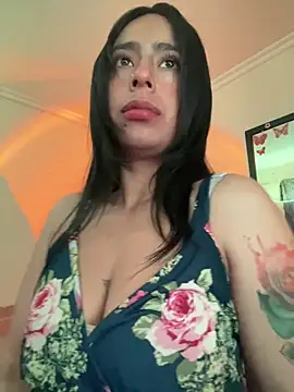 Snapshot of CieloTaylor chatting on 02-10-26, 01:26 CieloTaylor online show from 02-10-26, 01:26