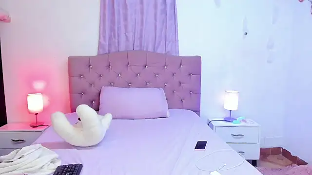 Snapshot of Latinabombsheell chatting on 11-11-25, 07:19 Latinabombsheell online show from 11-11-25, 07:19