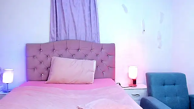 Snapshot of Latinabombsheell chatting on 12-22-25, 06:32 Latinabombsheell online show from 12-22-25, 06:32