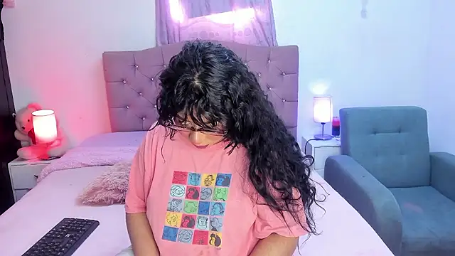 Snapshot of Latinabombsheell chatting on 02-09-26, 07:18 Latinabombsheell online show from 02-09-26, 07:18