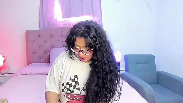 Snapshot of Latinabombsheell chatting on 02-12-26, 06:58 Latinabombsheell online show from 02-12-26, 06:58