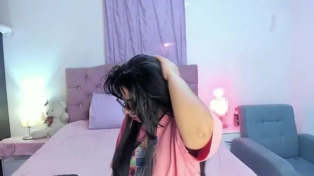 Snapshot of Latinabombsheell chatting on 03-13-26, 07:20 Latinabombsheell online show from 03-13-26, 07:20