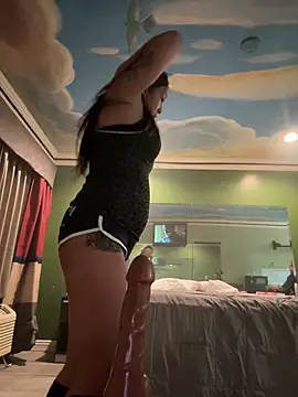 Snapshot of Gin4Cole chatting on 01-13-25, 04:07 Gin4Cole online show from 01-13-25, 04:07