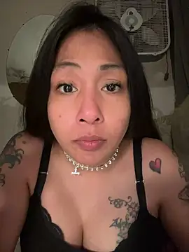 Snapshot of Gin4Cole chatting on 02-06-25, 06:08 Gin4Cole online show from 02-06-25, 06:08