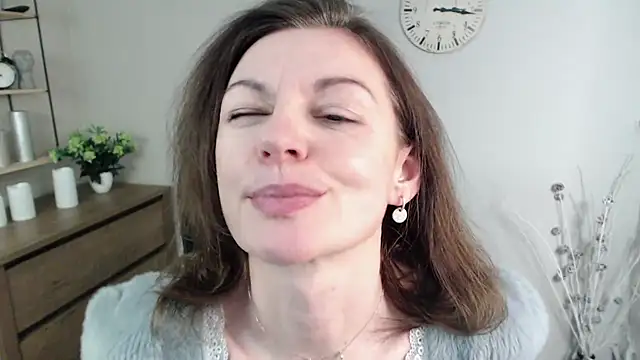 Snapshot of VivianWILD chatting on 01-21-25, 10:08 VivianWILD online show from 01-21-25, 10:08