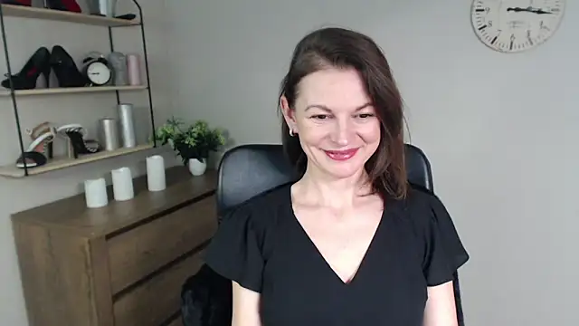 Snapshot of VivianWILD chatting on 01-27-25, 11:00 VivianWILD online show from 01-27-25, 11:00