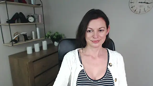 Snapshot of VivianWILD chatting on 01-30-25, 09:57 VivianWILD online show from 01-30-25, 09:57