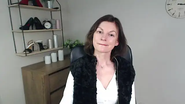 Snapshot of VivianWILD chatting on 02-13-25, 10:12 VivianWILD online show from 02-13-25, 10:12