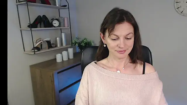 Snapshot of VivianWILD chatting on 02-20-25, 10:27 VivianWILD online show from 02-20-25, 10:27