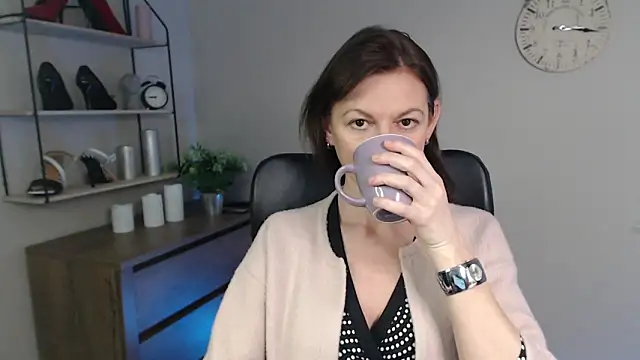 Snapshot of VivianWILD chatting on 03-06-25, 09:58 VivianWILD online show from 03-06-25, 09:58