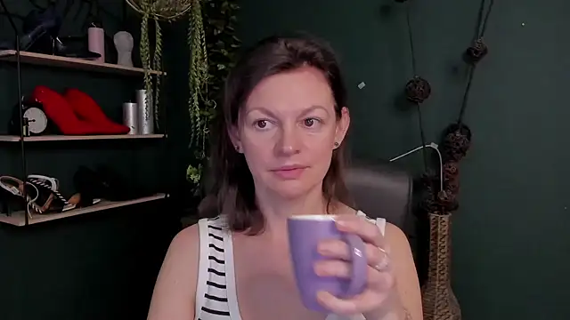 Snapshot of VivianWILD chatting on 03-11-25, 06:53 VivianWILD online show from 03-11-25, 06:53