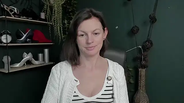 Snapshot of VivianWILD chatting on 03-11-25, 10:18 VivianWILD online show from 03-11-25, 10:18