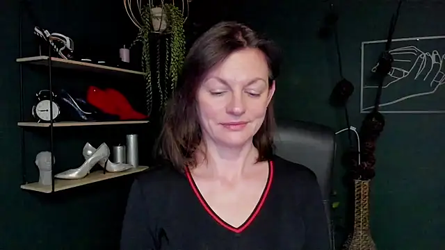 Snapshot of VivianWILD chatting on 03-17-25, 09:33 VivianWILD online show from 03-17-25, 09:33