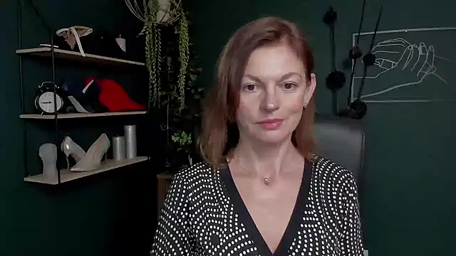 Snapshot of VivianWILD chatting on 09-15-25, 06:35 VivianWILD online show from 09-15-25, 06:35