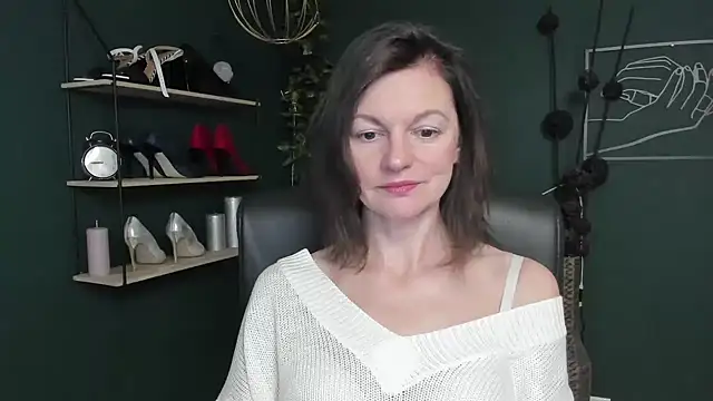 Snapshot of VivianWILD chatting on 09-27-25, 06:18 VivianWILD online show from 09-27-25, 06:18