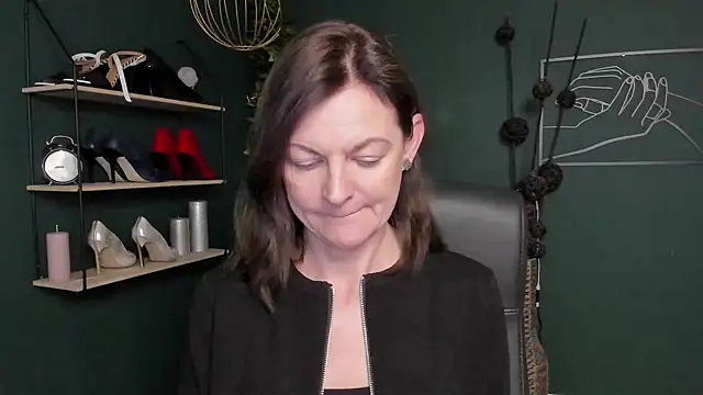 Snapshot of VivianWILD chatting on 09-30-25, 06:40 VivianWILD online show from 09-30-25, 06:40