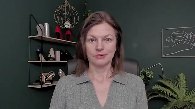 Snapshot of VivianWILD chatting on 12-03-25, 06:54 VivianWILD online show from 12-03-25, 06:54