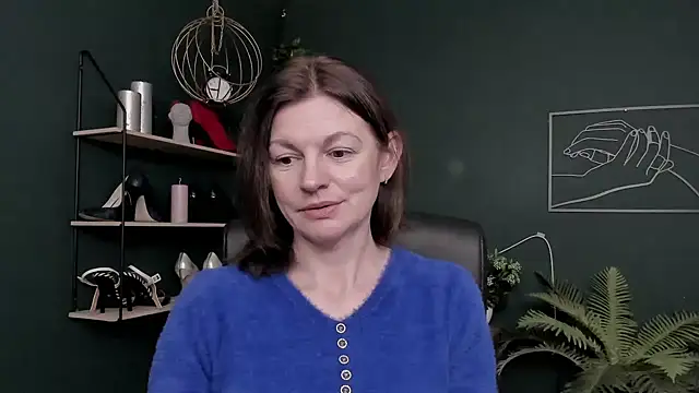 Snapshot of VivianWILD chatting on 01-12-26, 07:13 VivianWILD online show from 01-12-26, 07:13