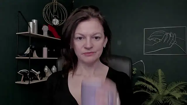 Snapshot of VivianWILD chatting on 01-16-26, 06:50 VivianWILD online show from 01-16-26, 06:50