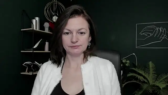 Snapshot of VivianWILD chatting on 02-16-26, 07:59 VivianWILD online show from 02-16-26, 07:59