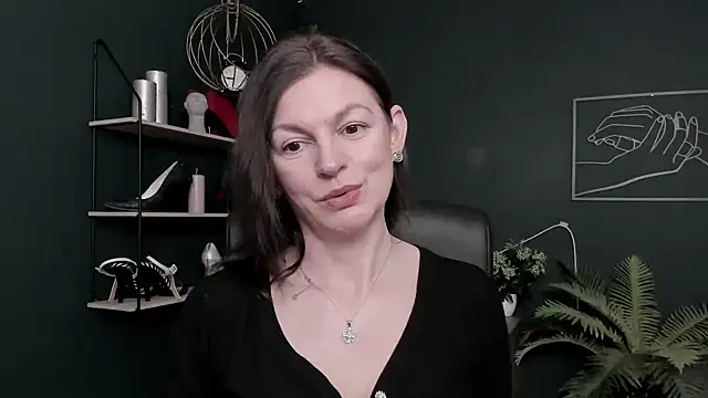 Snapshot of VivianWILD chatting on 02-18-26, 09:49 VivianWILD online show from 02-18-26, 09:49