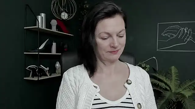 Snapshot of VivianWILD chatting on 02-25-26, 07:51 VivianWILD online show from 02-25-26, 07:51