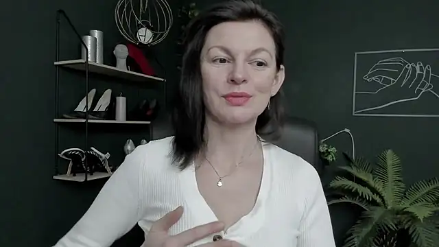 Snapshot of VivianWILD chatting on 02-26-26, 07:40 VivianWILD online show from 02-26-26, 07:40