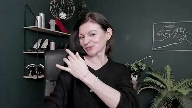 Snapshot of VivianWILD chatting on 03-06-26, 06:43 VivianWILD online show from 03-06-26, 06:43