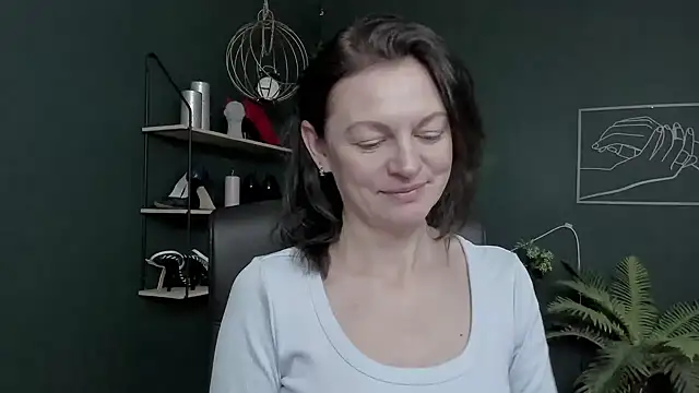 Snapshot of VivianWILD chatting on 03-11-26, 06:52 VivianWILD online show from 03-11-26, 06:52