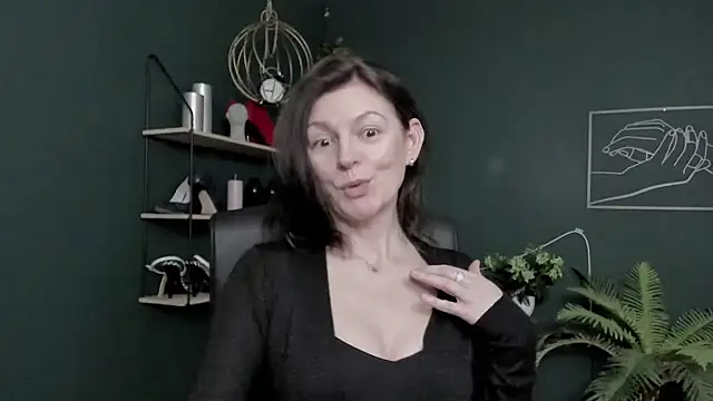 Snapshot of VivianWILD chatting on 03-12-26, 06:41 VivianWILD online show from 03-12-26, 06:41