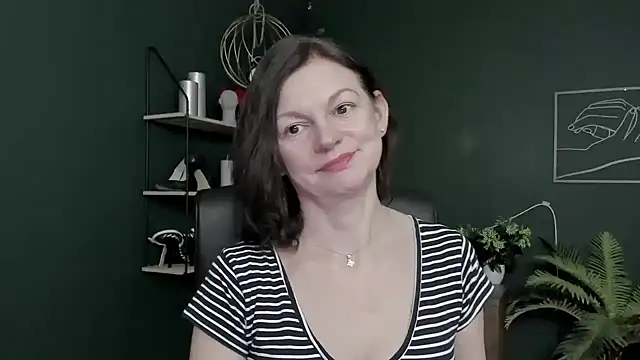 Snapshot of VivianWILD chatting on 03-16-26, 06:50 VivianWILD online show from 03-16-26, 06:50