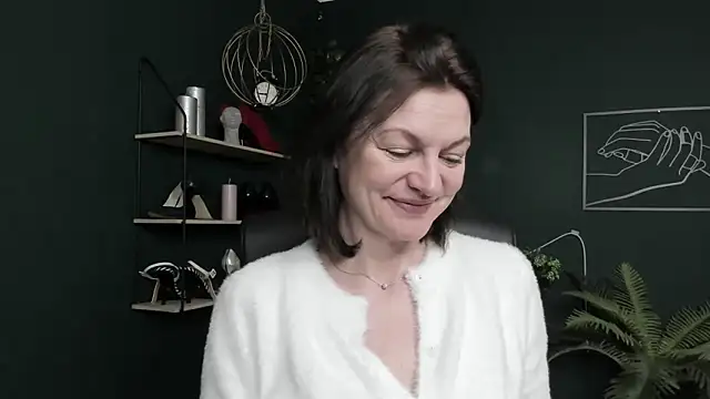 VivianWILD online show from 04-13-26, 05:46