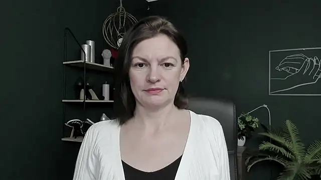 VivianWILD online show from 04-28-26, 05:56