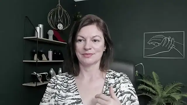 VivianWILD online show from 06-18-26, 06:35