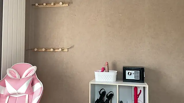 lucie mehott online show from 11-10-25, 10:14