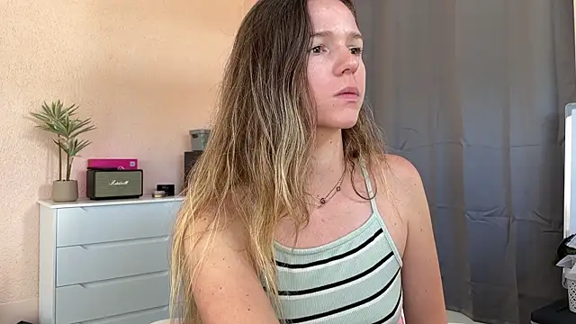 lucie mehott online show from 04-26-26, 08:34